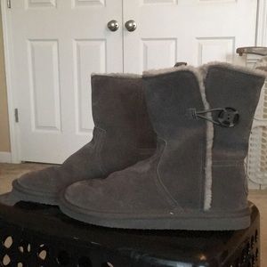 Rich Grey AEO Fuzzy Boots